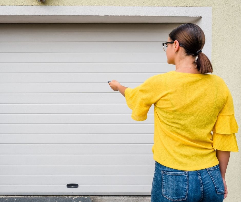 Garage Door Repair: DIY Or Professional?